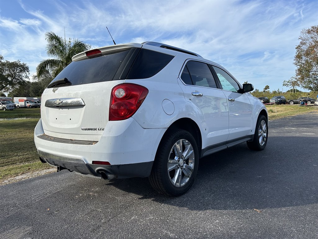 2010 Chevrolet Equinox LTZ photo 4