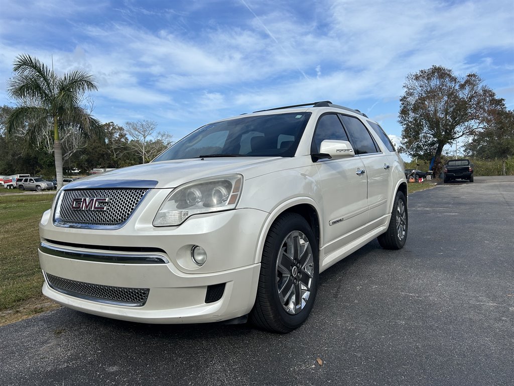 GMC Acadia's photo